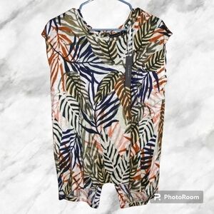 TAHARI Luxe Linen Palm Print Short Sleeve Blouse with Buttons Down the Back